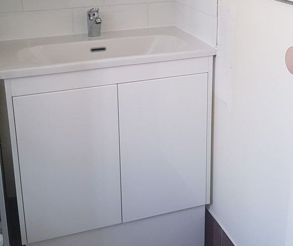 Ensuite vanity (2).jpg Ensuite vanity (2).jpg