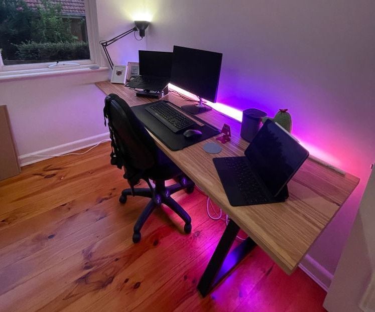 neondesk.JPG neondesk.JPG