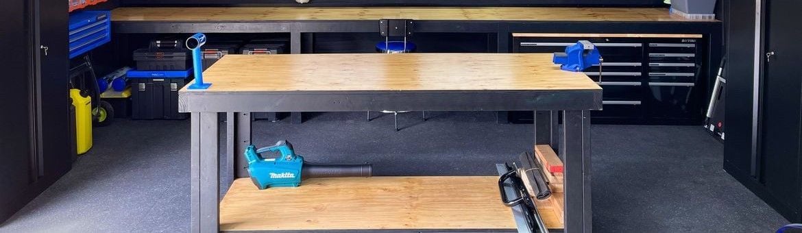 Mark's workbenches.jpeg Mark's workbenches.jpeg