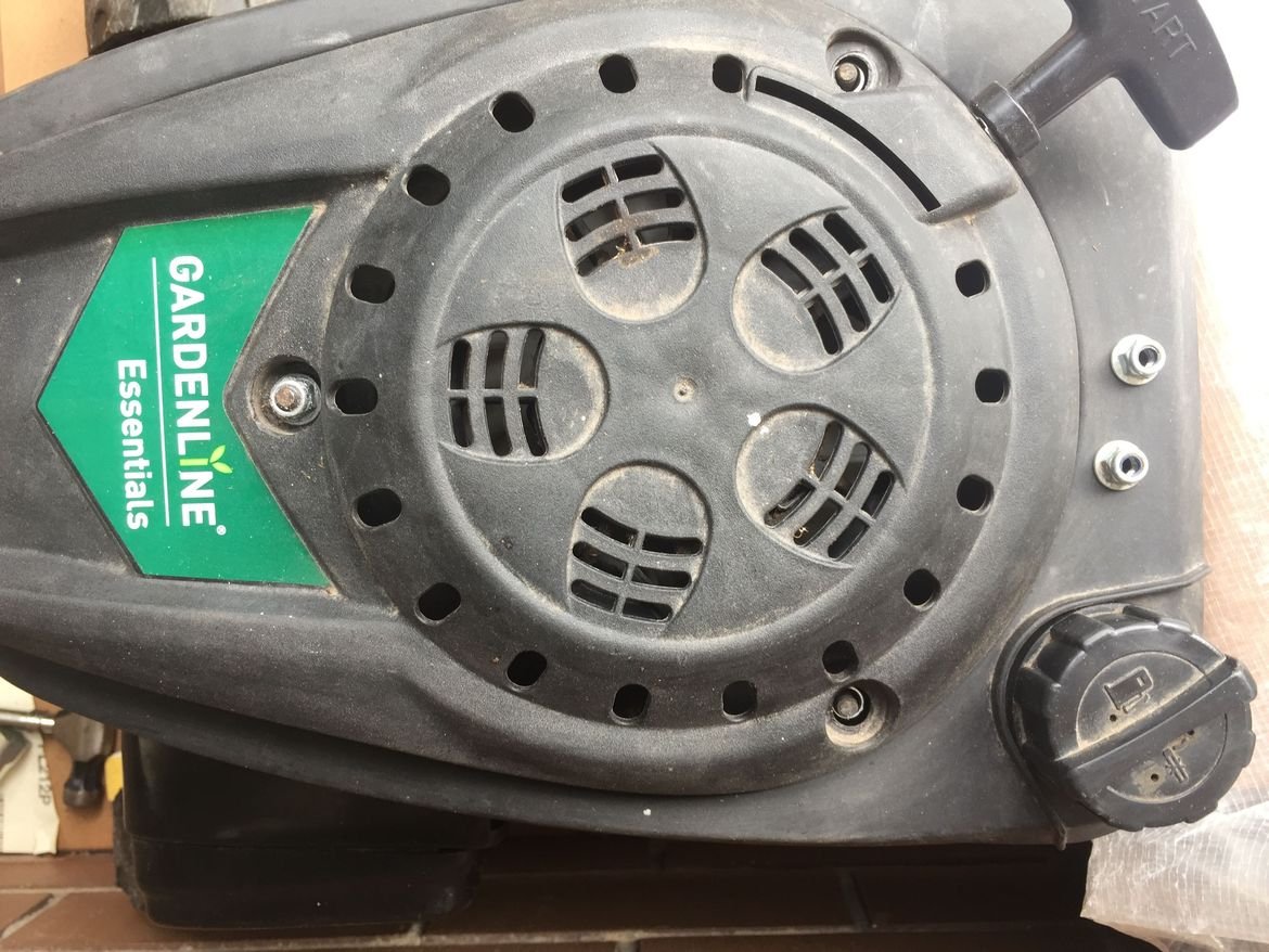 LawnMower_EngineCover_Nut.JPG LawnMower_EngineCover_Nut.JPG