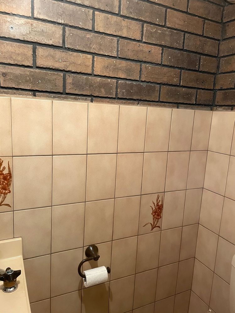 bathroom.JPG bathroom.JPG