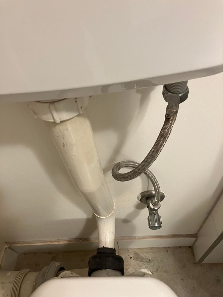 toilet.jpg toilet.jpg