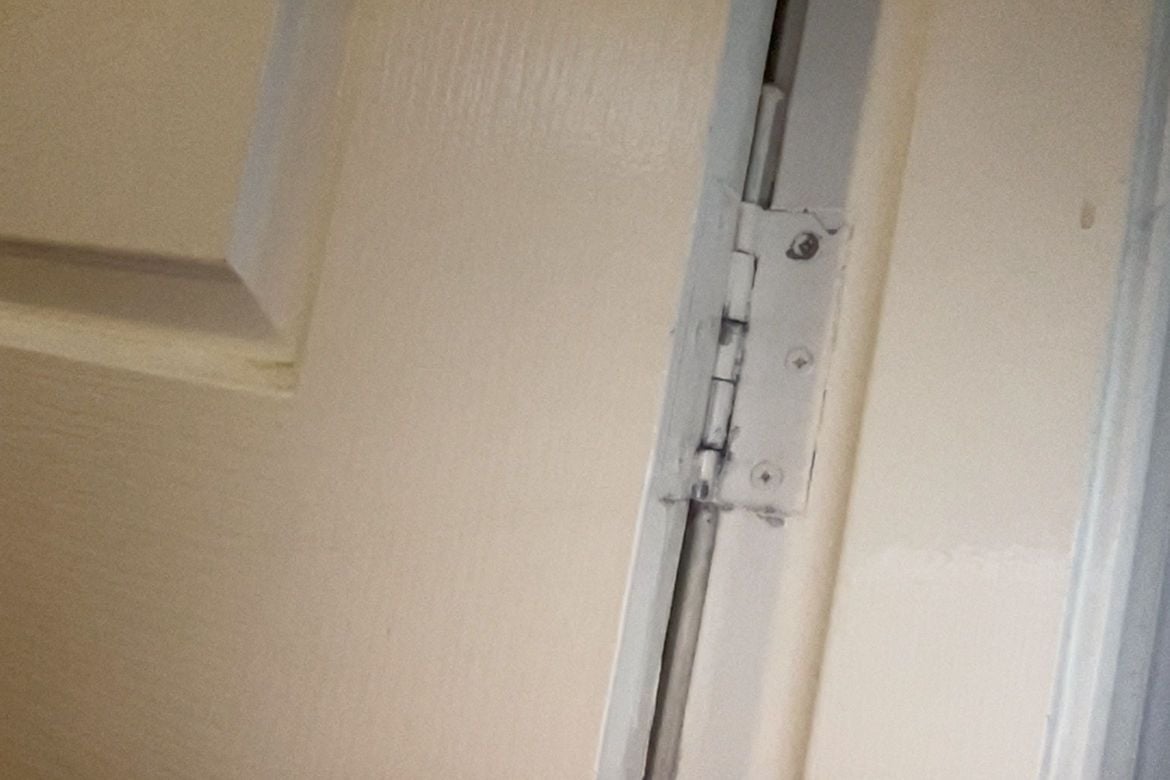 stripped screw.jpg stripped screw.jpg