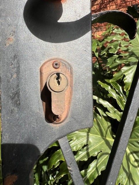 gate lock.jpg gate lock.jpg