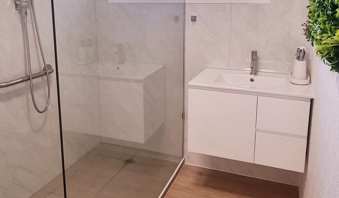 D.I.Y. budget bathroom renovation.jpg D.I.Y. budget bathroom renovation.jpg