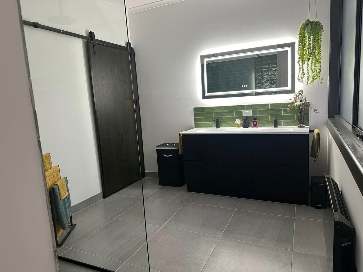 Ensuite reno with tiled floor and shower feature wall - Bunnings ...