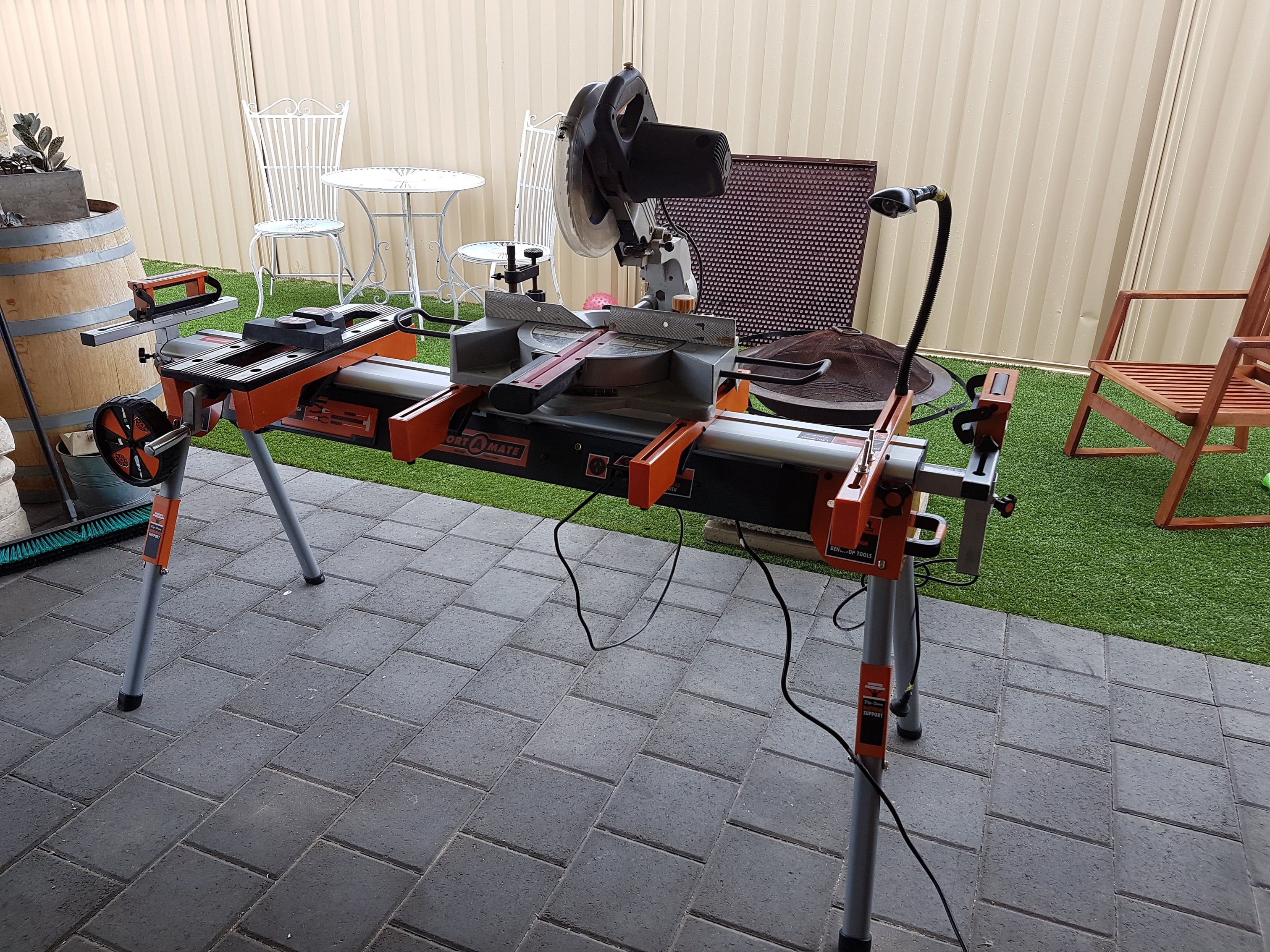 workbench1.jpg workbench1.jpg