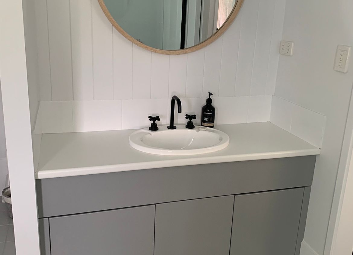 Budget bathroom makeover using paint.jpeg Budget bathroom makeover using paint.jpeg