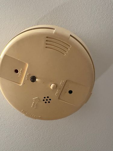 smokealarm1.jpg smokealarm1.jpg