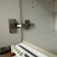 5.4 Hinge installed.jpg 5.4 Hinge installed.jpg