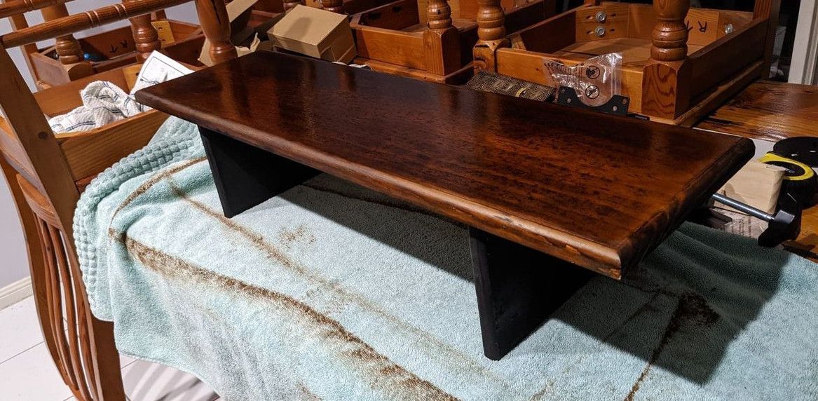 walnut_stand.jpg walnut_stand.jpg