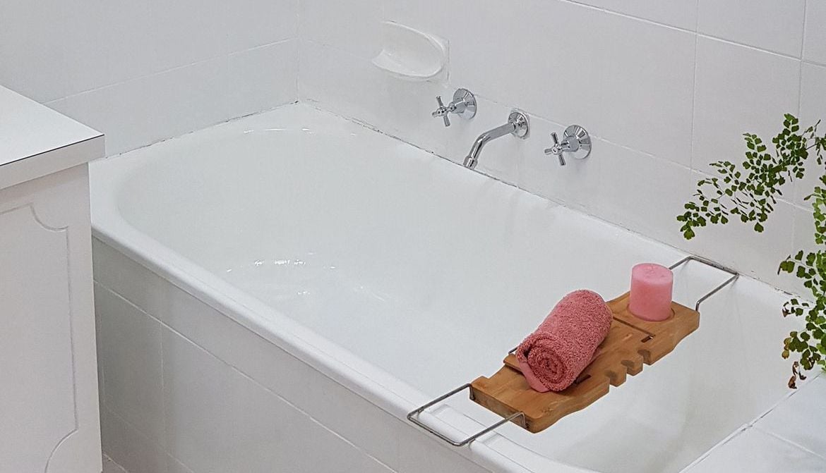 Budget bathroom makeover with painted bath and tiles.jpeg Budget bathroom makeover with painted bath and tiles.jpeg