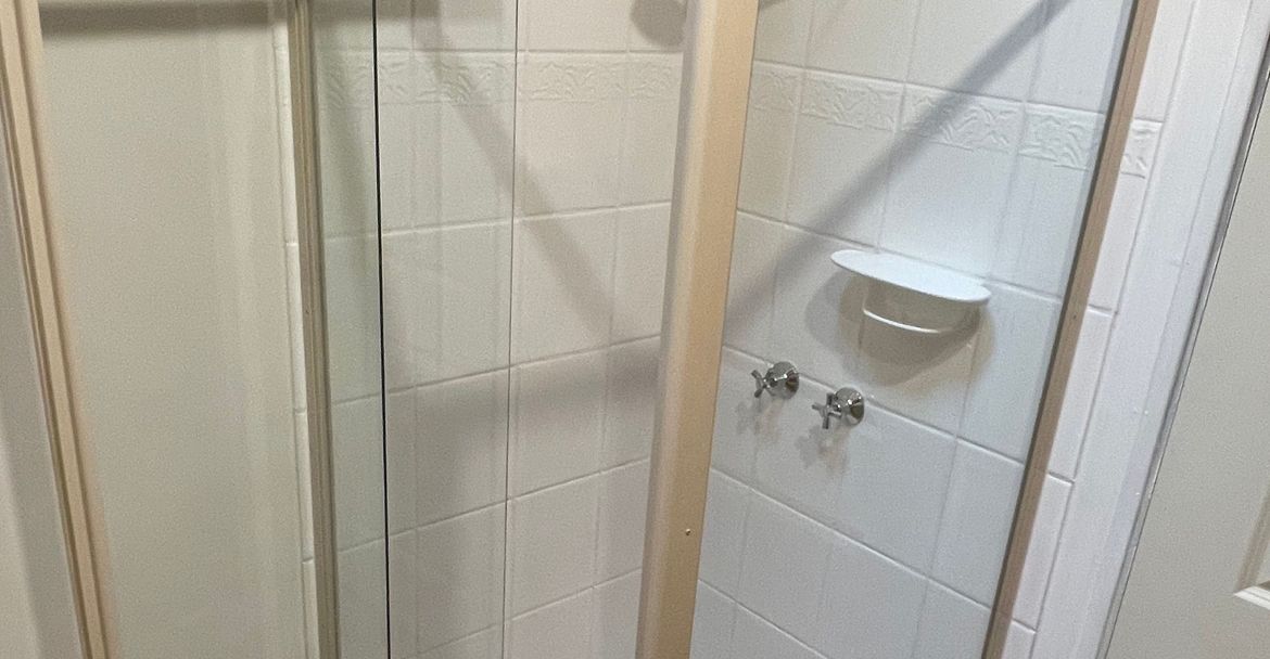 Chris_TShower.jpeg Chris_TShower.jpeg