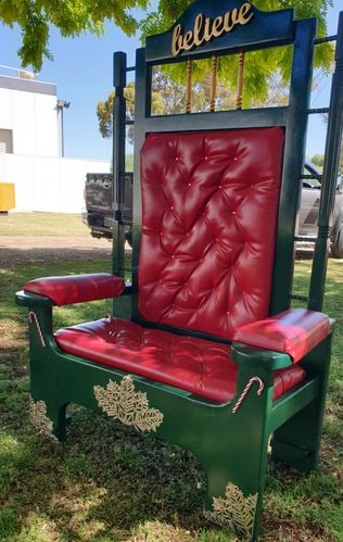 2023 Throne for Santa Ian.jpg 2023 Throne for Santa Ian.jpg