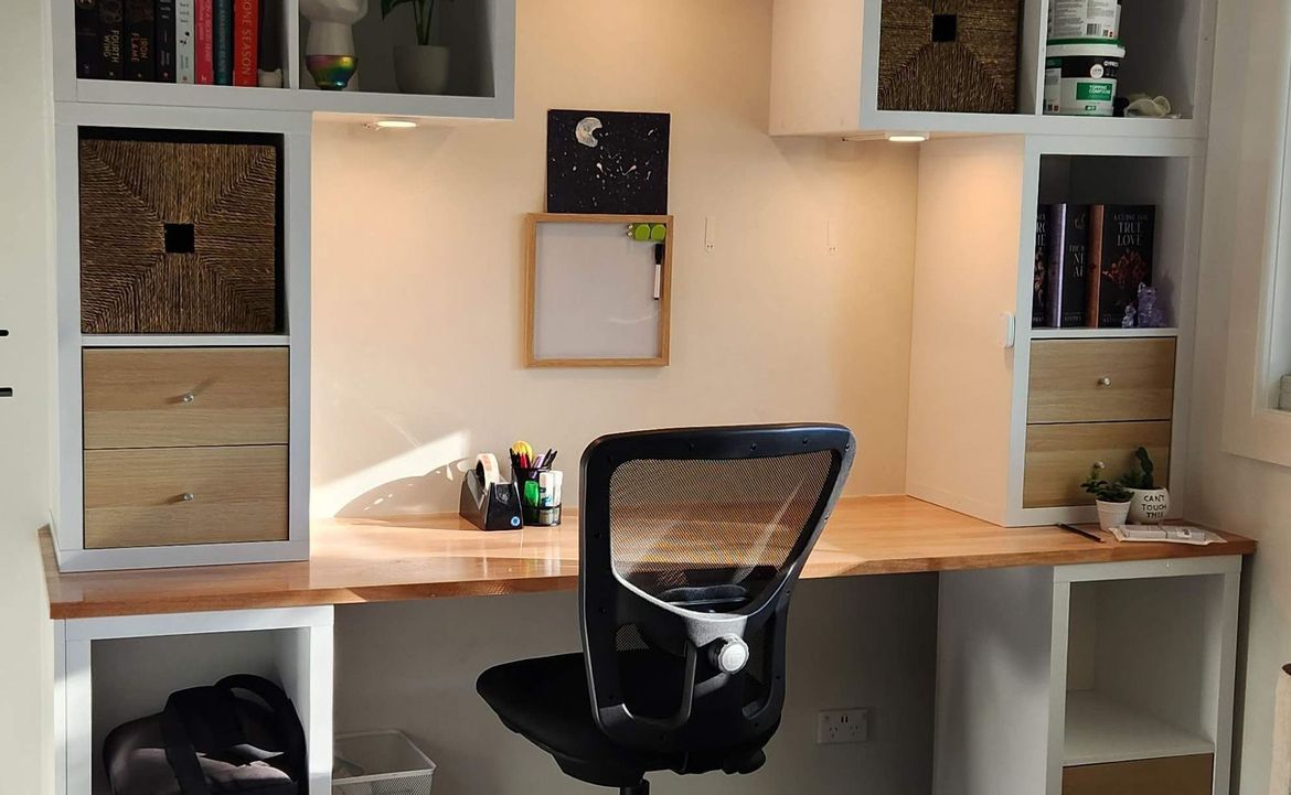 Custom office desk using storage cubes.jpg Custom office desk using storage cubes.jpg