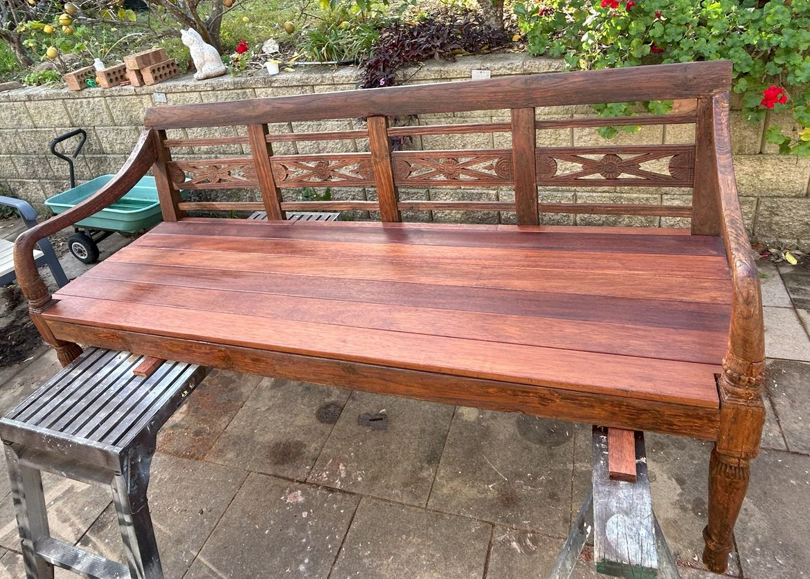 BenchJ.jpg BenchJ.jpg