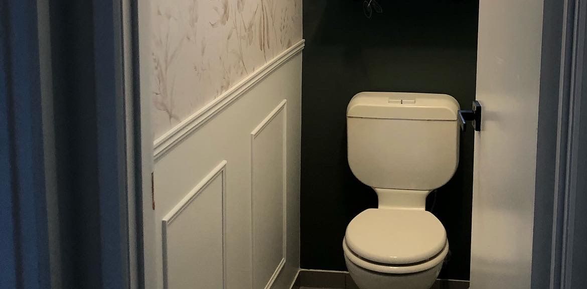 Budget toilet room makeover with wallpaper.JPG Budget toilet room makeover with wallpaper.JPG