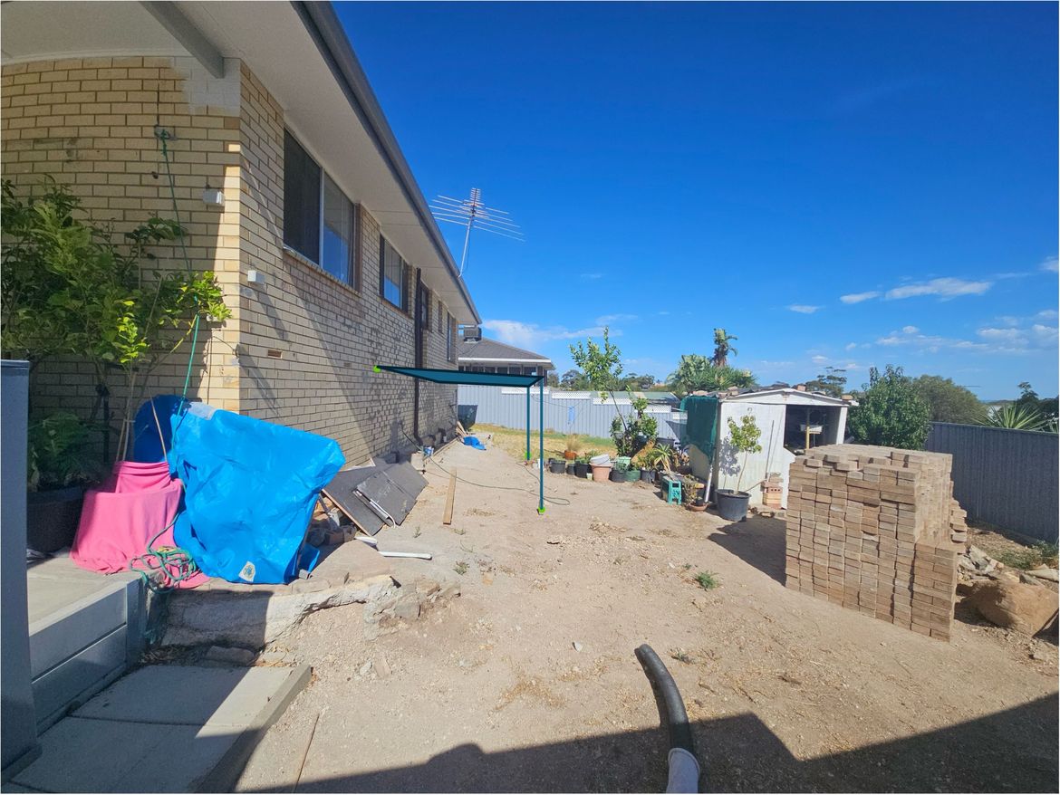 backyardbw2.jpg backyardbw2.jpg