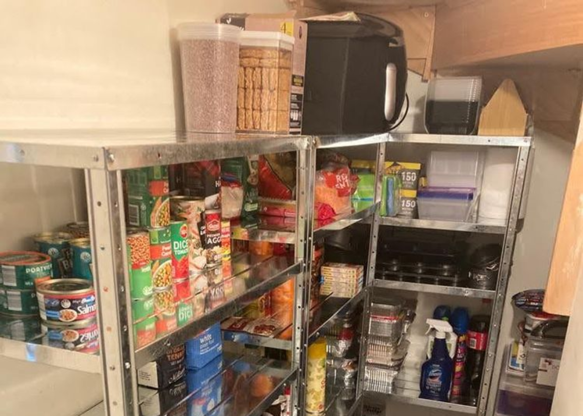 Butler's pantry.png Butler's pantry.png