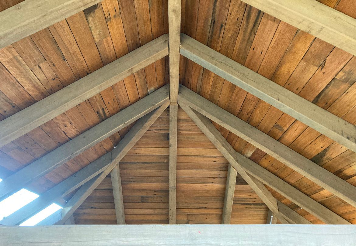 ceiling-made-of-palings.jpg ceiling-made-of-palings.jpg