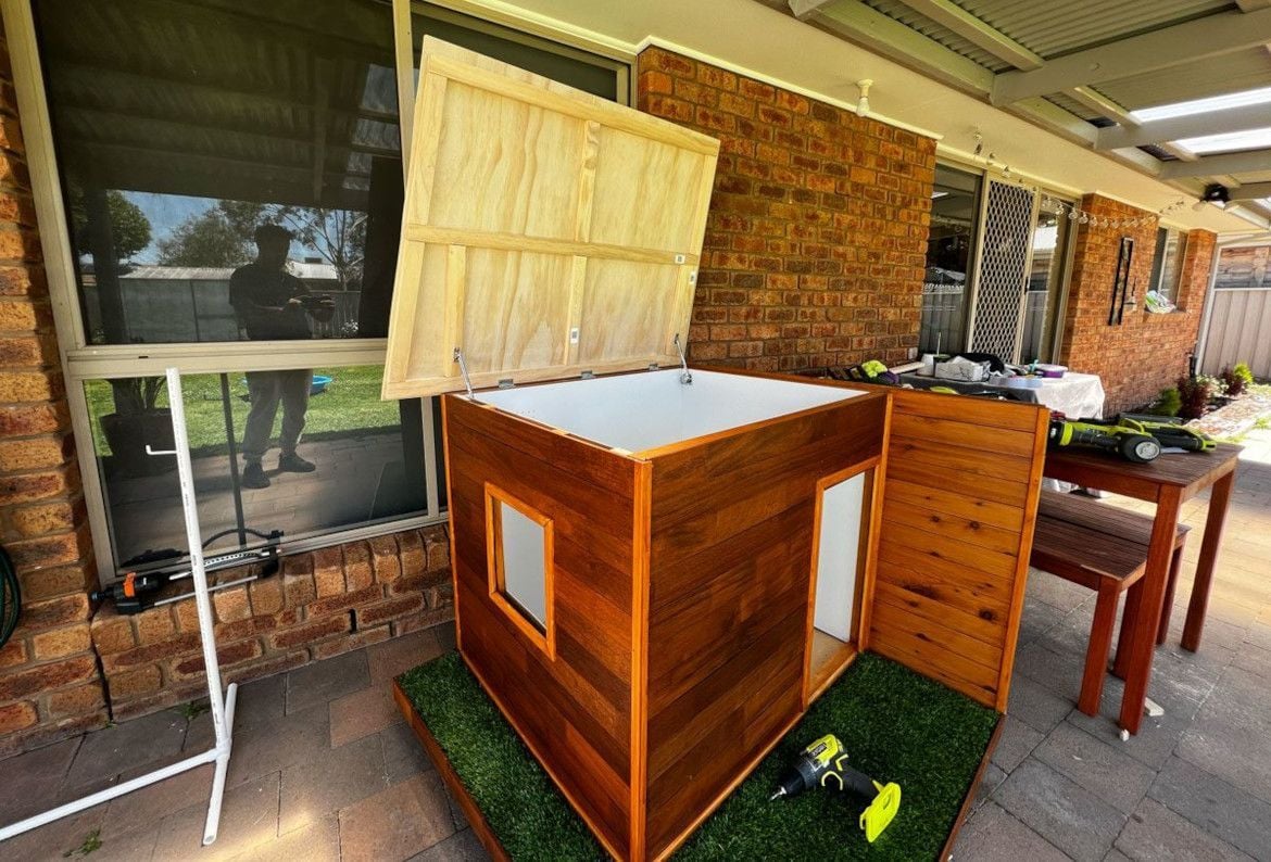 roof-opens-on-hinges.jpg roof-opens-on-hinges.jpg