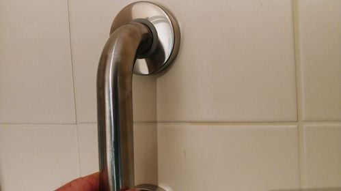 hnd rail.jpg hnd rail.jpg