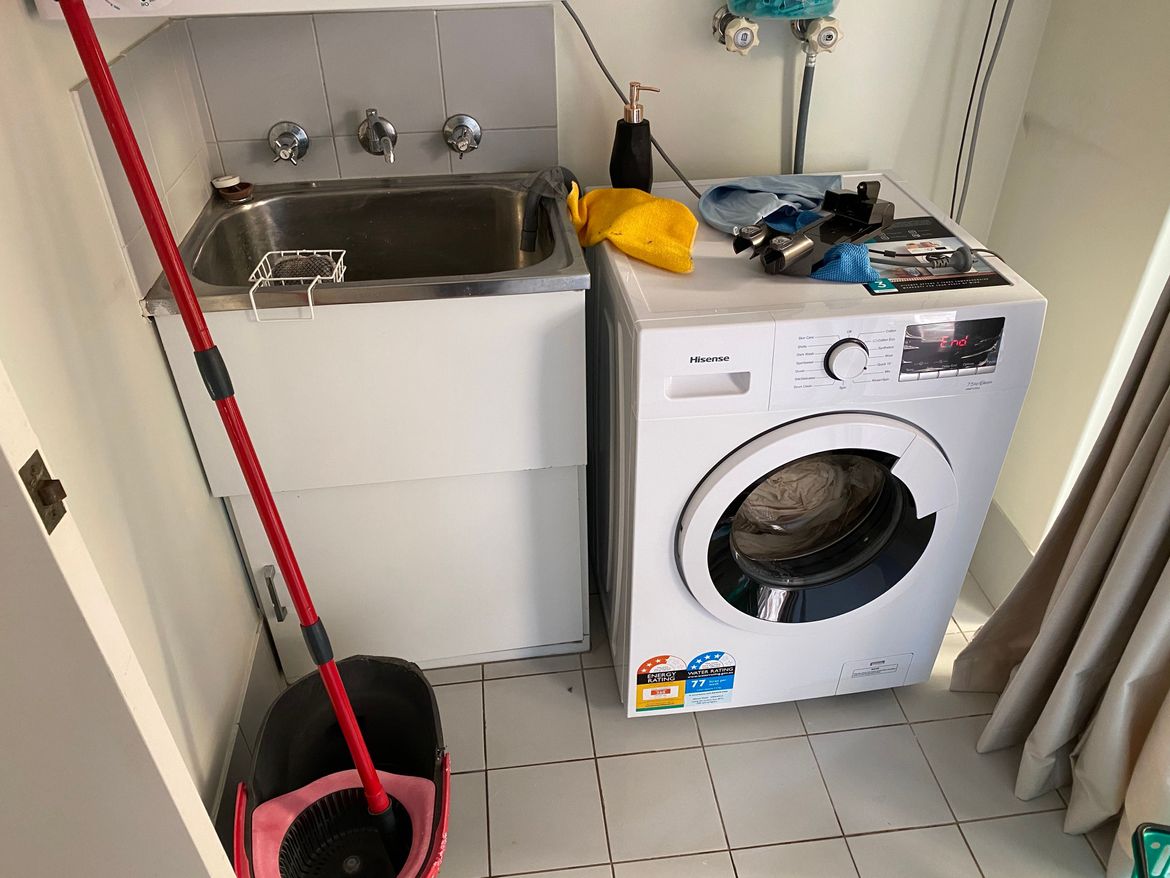 Laundry2.jpg Laundry2.jpg