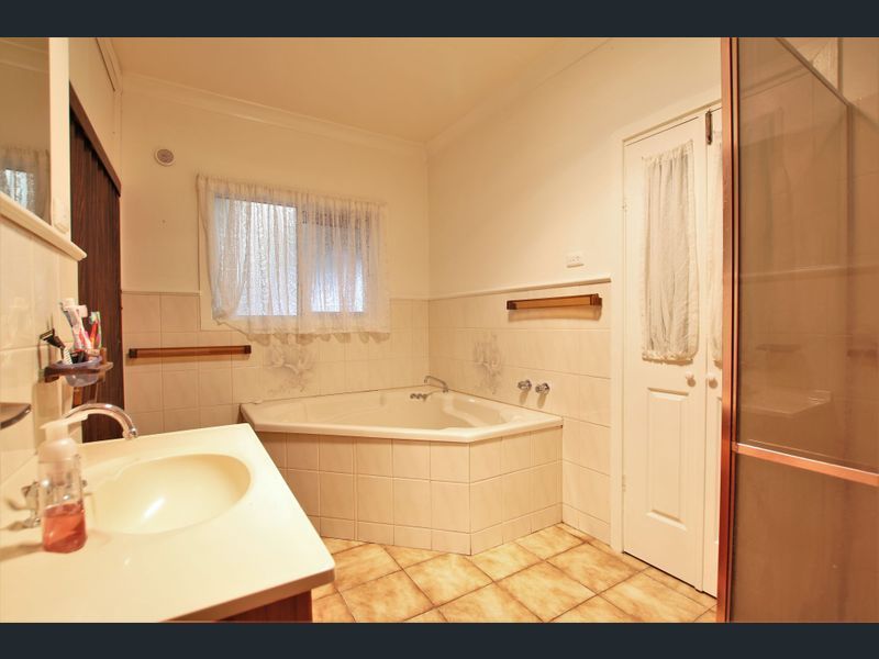 bathroom.jpg bathroom.jpg