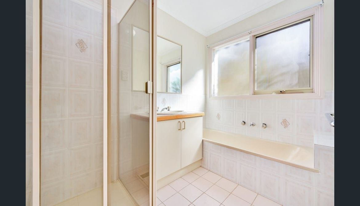 bathroom.jpg bathroom.jpg