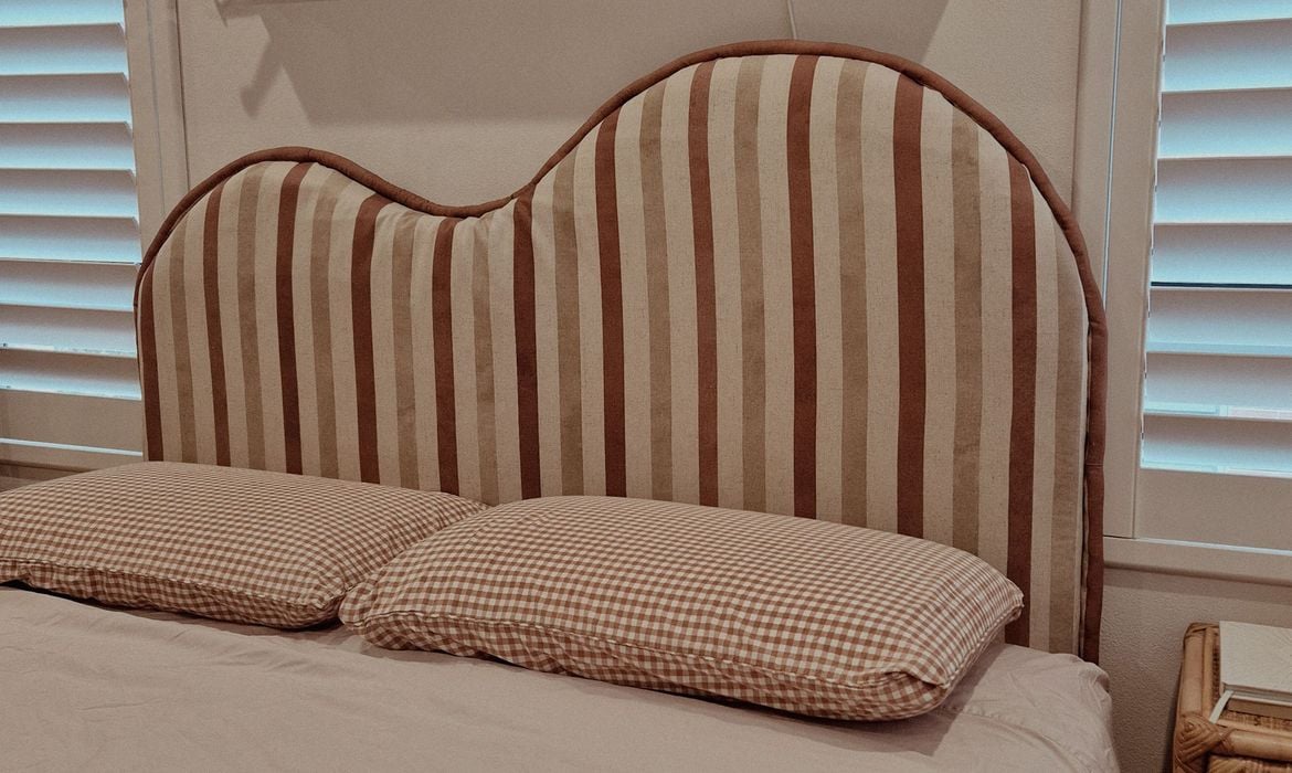Curved bedhead.jpg Curved bedhead.jpg