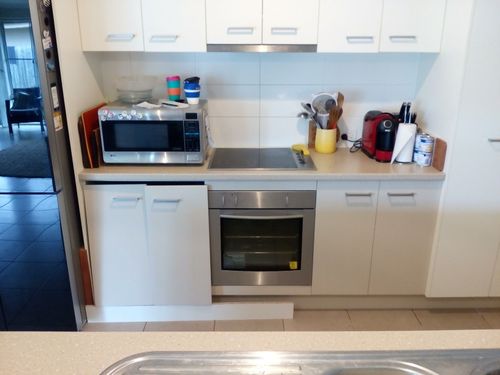 cupboard_before_full.jpg cupboard_before_full.jpg