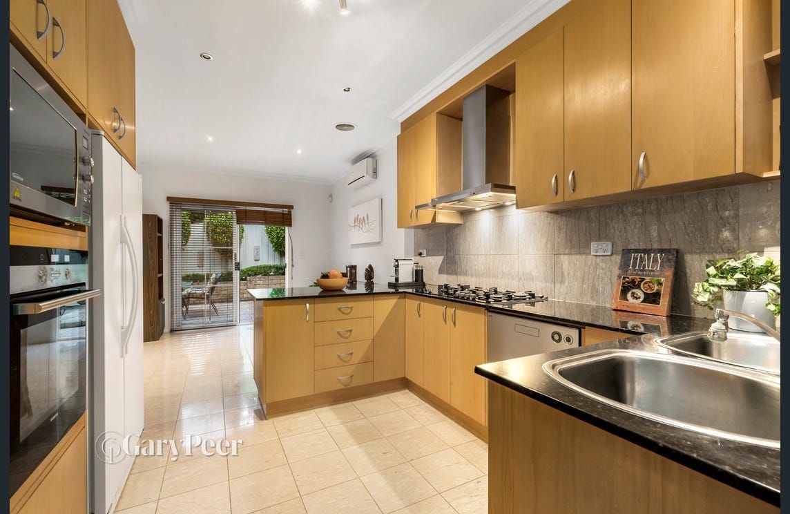 Kitchen1.jpg Kitchen1.jpg