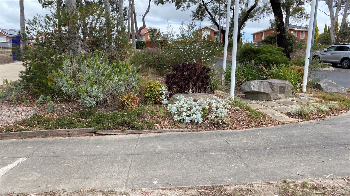 Flag pole 4.jpg Flag pole 4.jpg