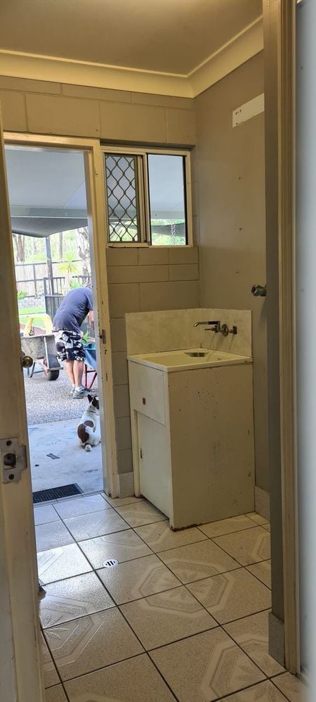 02 - Original Laundry.JPEG 02 - Original Laundry.JPEG