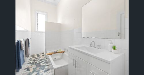 Bathroom1.jpg Bathroom1.jpg