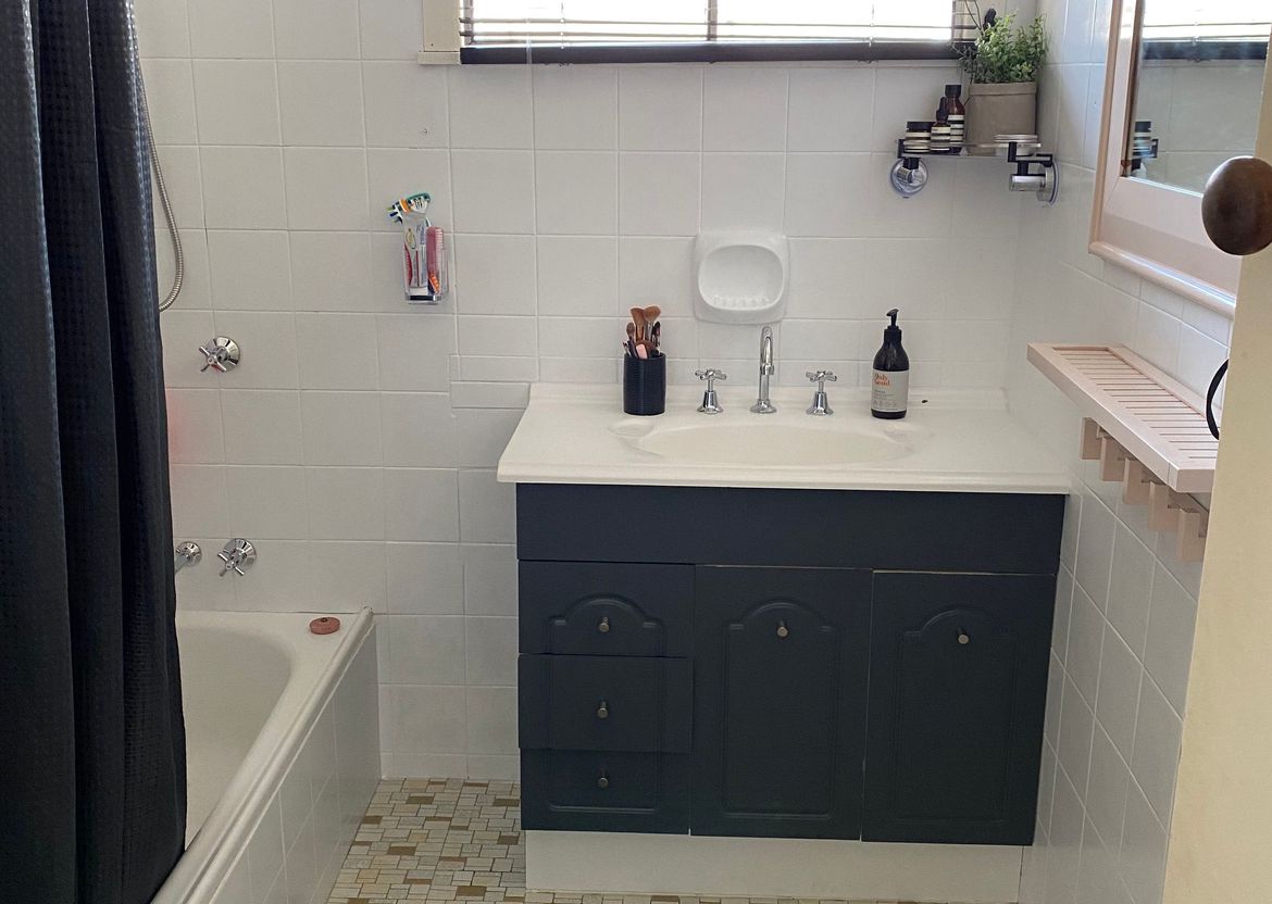 ElmacBathroom.jpeg ElmacBathroom.jpeg