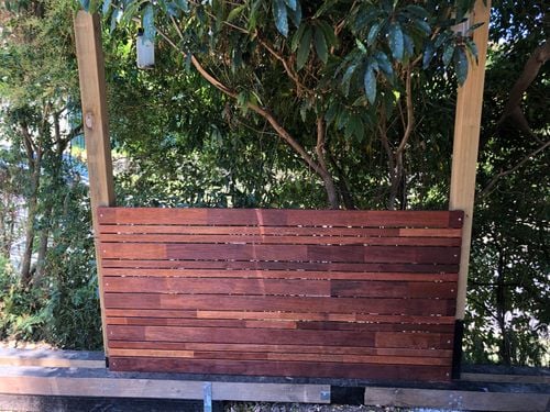 How to affix Merbau SpecRight panels to timber post? - Bunnings ...