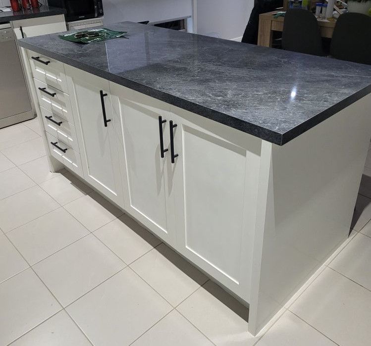 kitchen_bench.jpg kitchen_bench.jpg