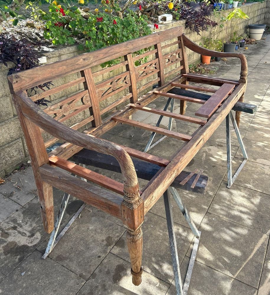 BenchE.jpg BenchE.jpg