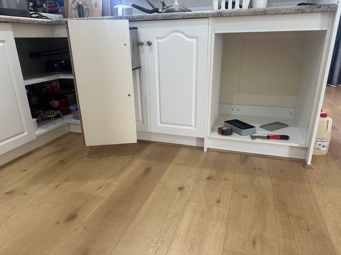 Cabinet_whole.jpg Cabinet_whole.jpg