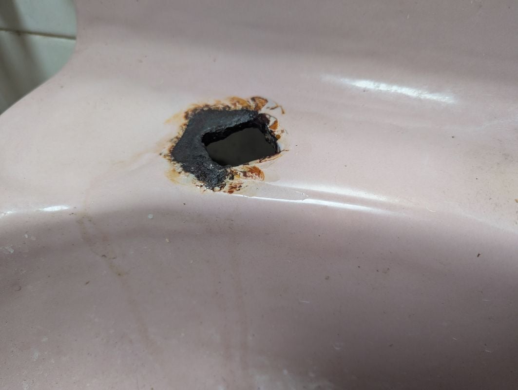 rusty basin.jpg rusty basin.jpg