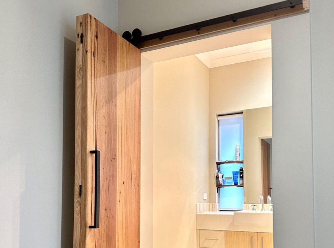 LePallet Hardwood Barn Door.jpeg LePallet Hardwood Barn Door.jpeg