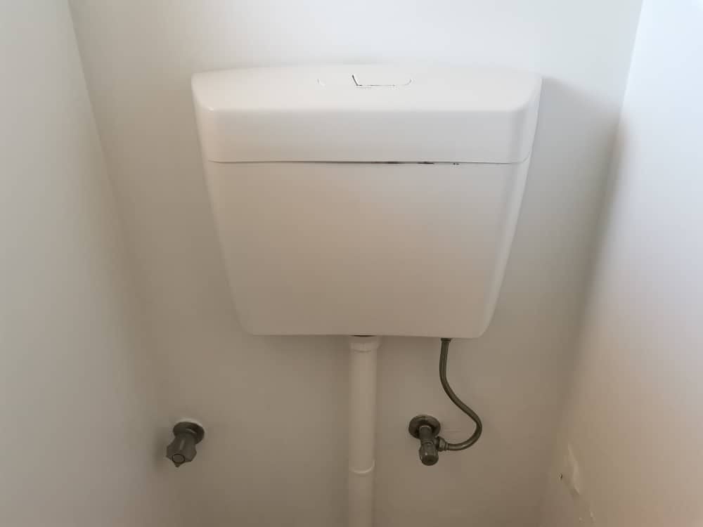 Caroma cistern.jpg Caroma cistern.jpg