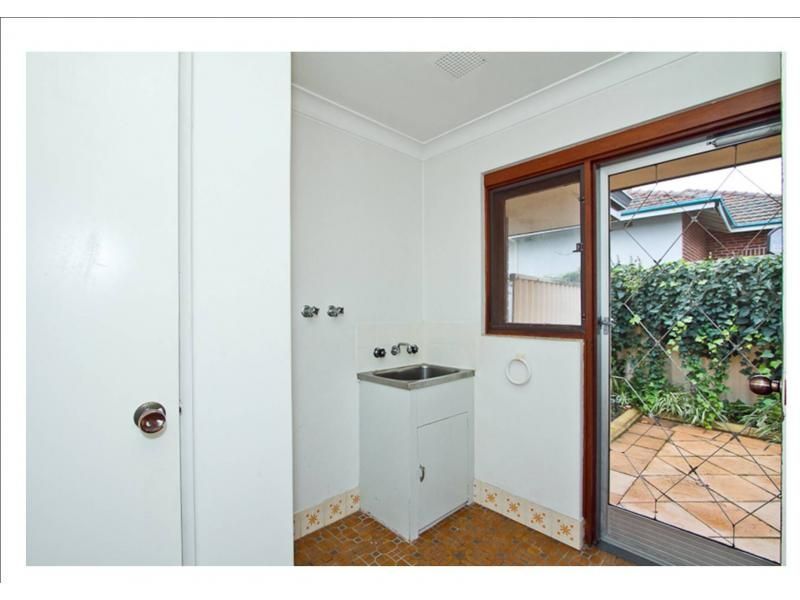 laundry.jpeg laundry.jpeg