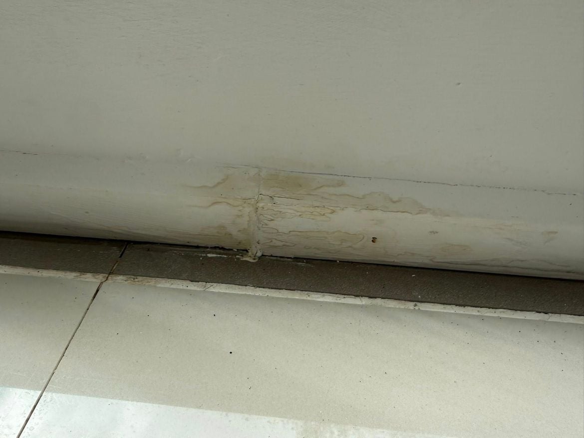 Pic 2 damaging inside.jpg Pic 2 damaging inside.jpg