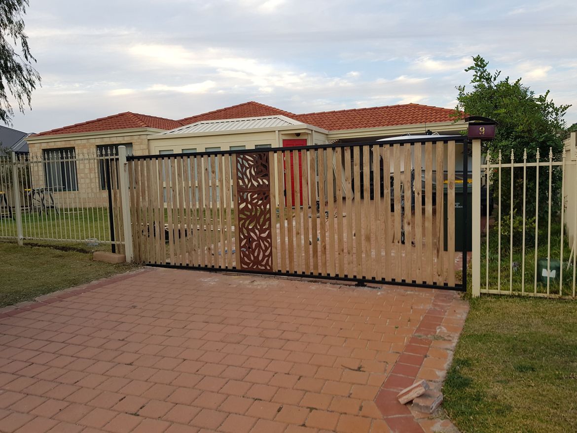 new gate .jpg new gate .jpg