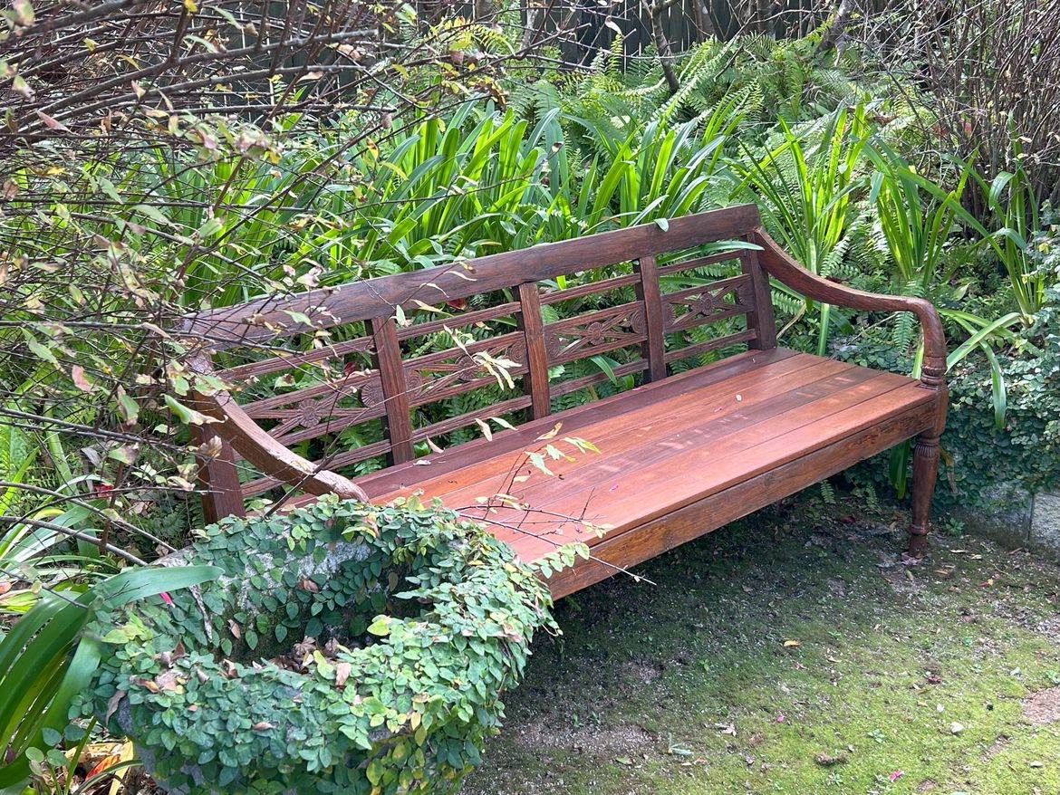 BenchK.jpg BenchK.jpg