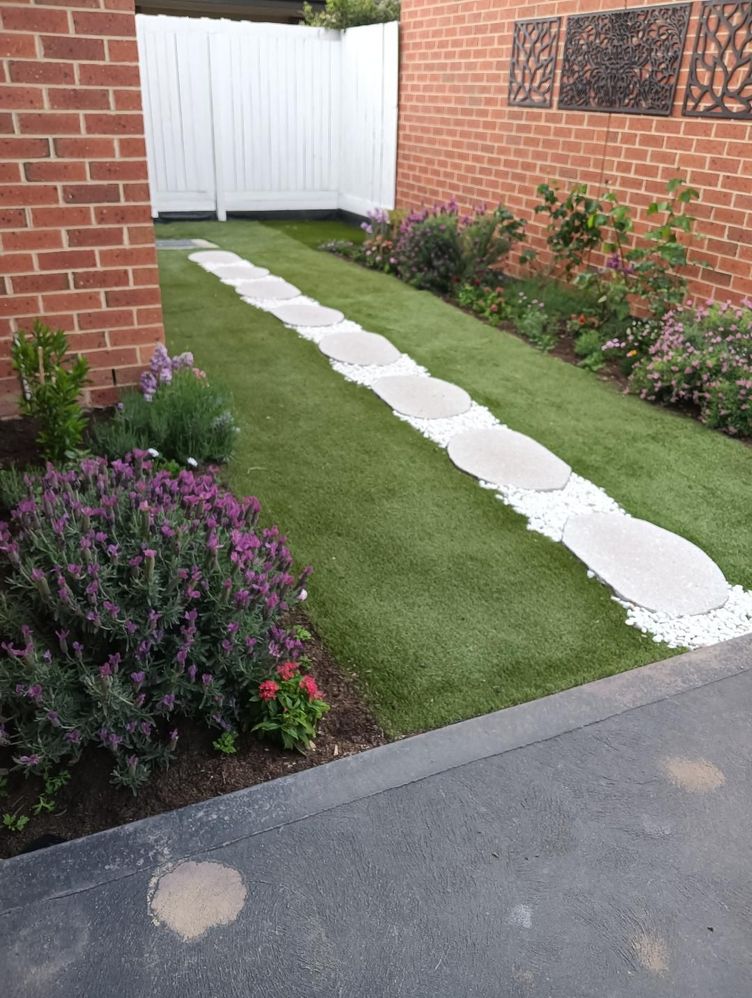 Garden2.jpg Garden2.jpg