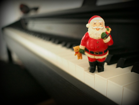 santa-klavier.jpg santa-klavier.jpg