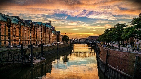 hamburg.jpg hamburg.jpg
